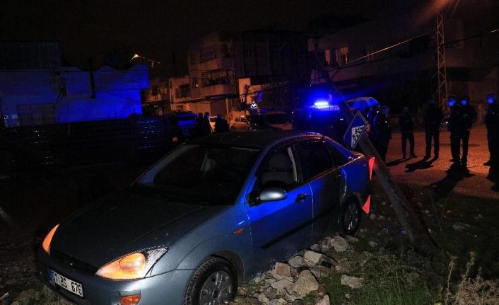 Oto yıkamacı izinsiz aldığı müşterisinin arabasıyla polisten kaçarken kaza yaptı