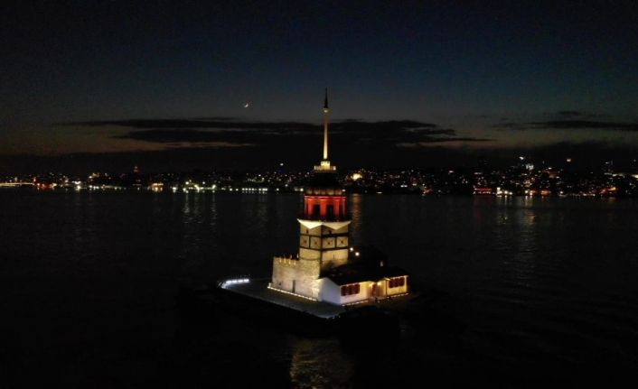 (Özel) Tarihte bir dönem karantina hastanesi olan Kız Kulesi, kısıtlama günlerinde sessizliğiyle güzelliğiyle büyüledi