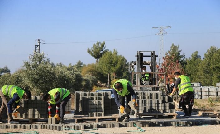 Pamukkale’nin mahallelerinde kilit parke taşı döşeme atağı sürüyor