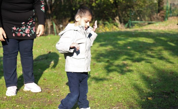 Parmak bebek olarak doğdu, 4.5 yıl yürüyemedi, bakın şimdi ne halde