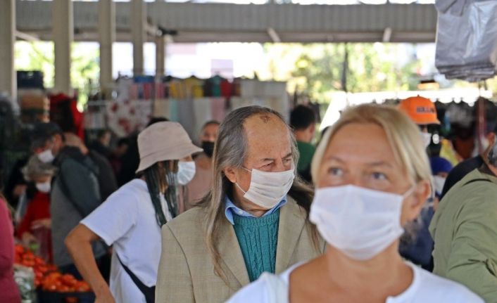 "Saatim geldi" deyip kaçan yaşlılar pazarcı esnafını kara kara düşündürüyor