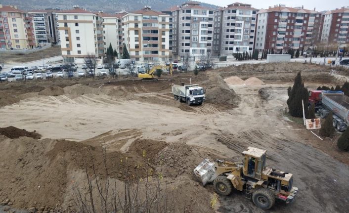 Sağlık Bakanlığı’nın Bozüyük’teki 2’inci büyük sağlık yatırımı inşaatının hafriyat çalışmalarına başlandı