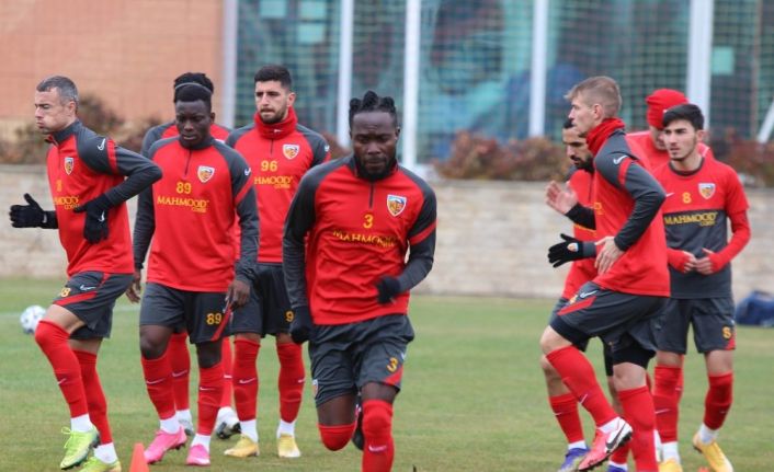 Samet Aybaba: “Bir an önce bu oyunu skora yansıtıp istediğimiz yerlere gelmek istiyoruz”