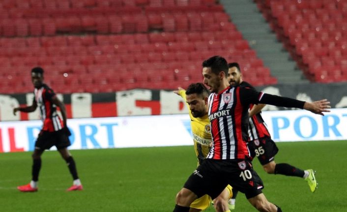 Samsunspor ve Nurullah Aslan geçen sezonki formunu aratıyor