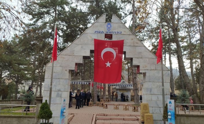 Şehit polisler Osman Börklüoğlu ve Yasin İke dualarla yad edildi