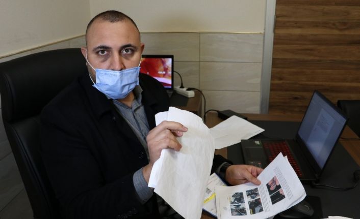 Sıfır aldığı aynı marka 2 otomobil evinin önünde yandı