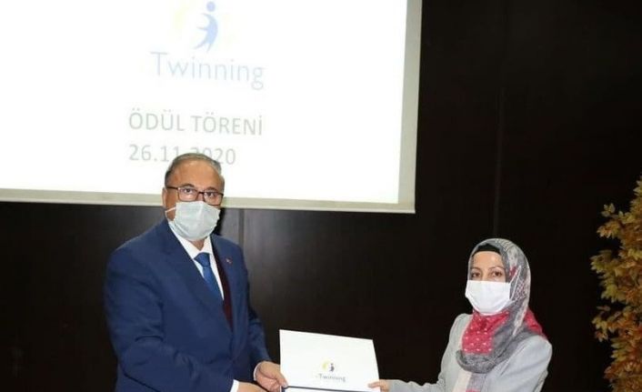 Sincik ‘eTwinningle Kabuğunu Kırıyor’ Projesi Ulusal kalite etiketi ödülü aldı