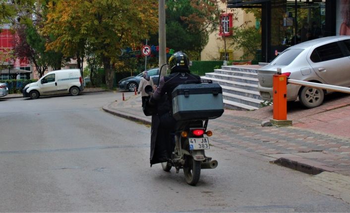 Siparişlere yetişmeye çalışan restoranlar motorlu kurye bulmakta güçlük çekiyor