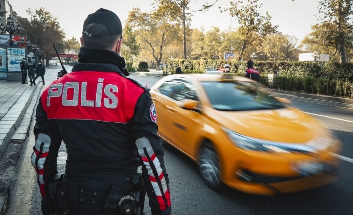 Sokağa çıkma kısıtlamasına uymayan 40 bin 591 kişiye adli ya da idari işlem yapıldı