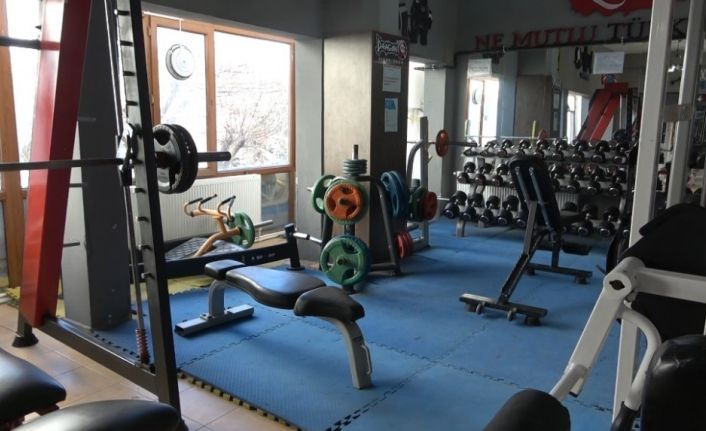 Spor salonları kapatılan dört ilden biri olan Isparta’da salon sahipleri destek bekliyor