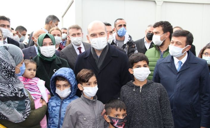 Süleyman Soylu, İzmir’de konteyner kenti ziyaret etti