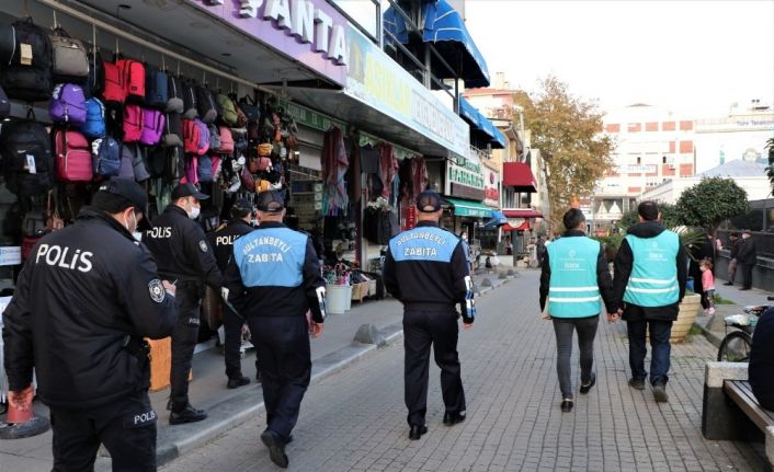 Sultanbeyli İlçe Salgın Denetim Merkezi gelen ihbarları anında inceliyor
