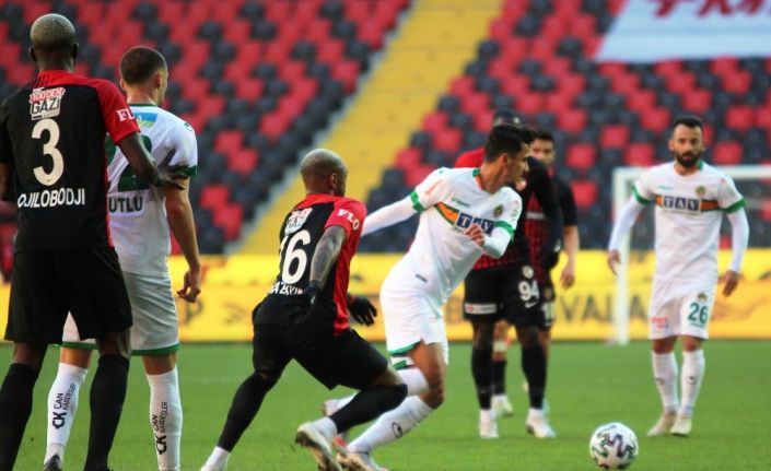 Süper Lig: Gaziantep FK: 2 - Aytemiz Alanyaspor: 1  (İlk Yarı)