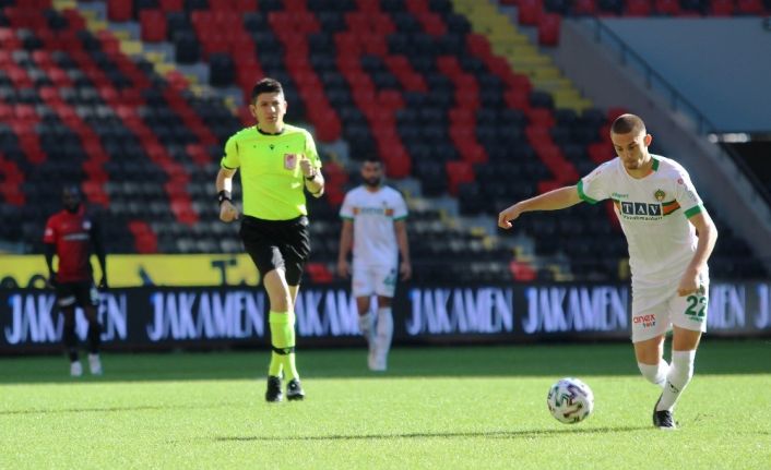 Süper Lig: Gaziantep Futbol Kulübü: 1 - Aytemiz Alanyaspor: 1 (Maç devam ediyor)