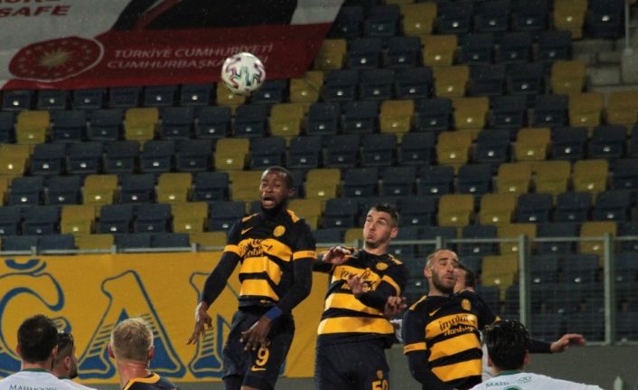 Süper Lig: MKE Ankaragücü: 1 - İH Konyaspor: 2 (İlk yarı)
