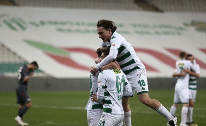 TFF 1. Lig: Bursaspor: 2 - Yılport Samsunspor: 0 (İlk yarı sonucu)