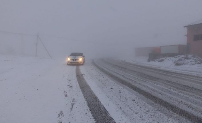 Tunceli’de kardan kapanan 52 köy yolu ulaşıma açıldı, 4’ünde çalışma sürüyor