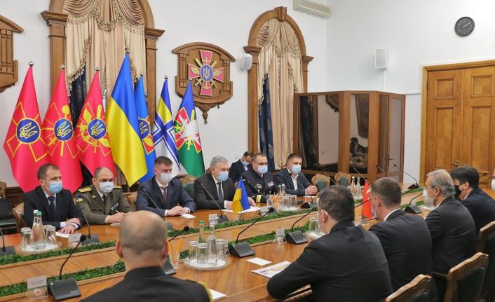 Türkiye ve Ukrayna arasında ortak SİHA ve savaş gemisi üretimine ilişkin imzalar atıldı