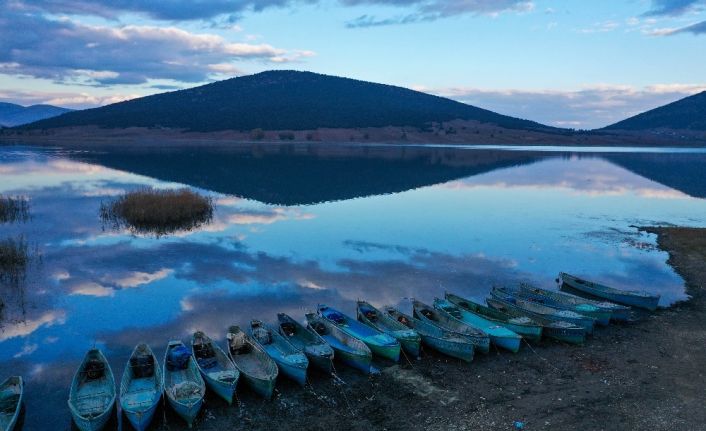 Türkiye’nin yerleşim yeri bulunan tek göl adası ’Mada’ her mevsim farklı bir renk sunuyor