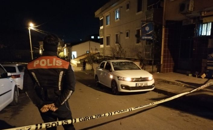 Ümraniye’de iki grubun sokak ortasında kavgasında kan aktı: 3 yaralı