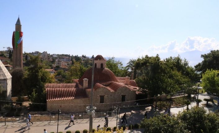 Vaka artışı yüzde 50 sınırına yaklaşan Antalya’da camilerden korona virüs uyarısı