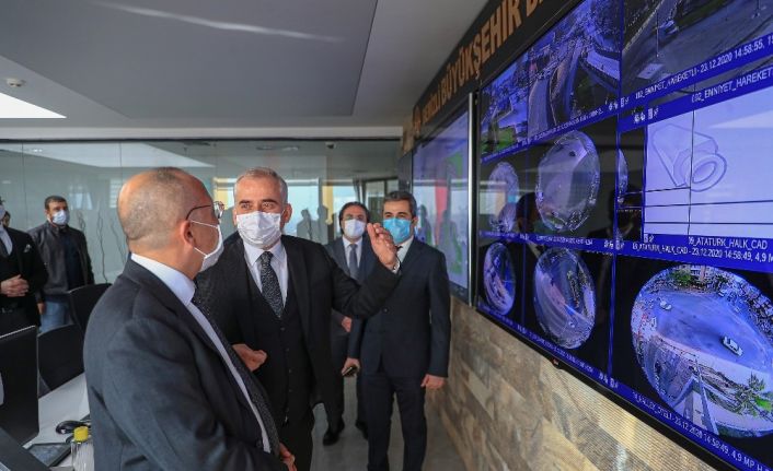 Vali Atik, Başkan Zolan ve Emniyet Müdür Yıldız’dan trafiğin kalbine ziyaret