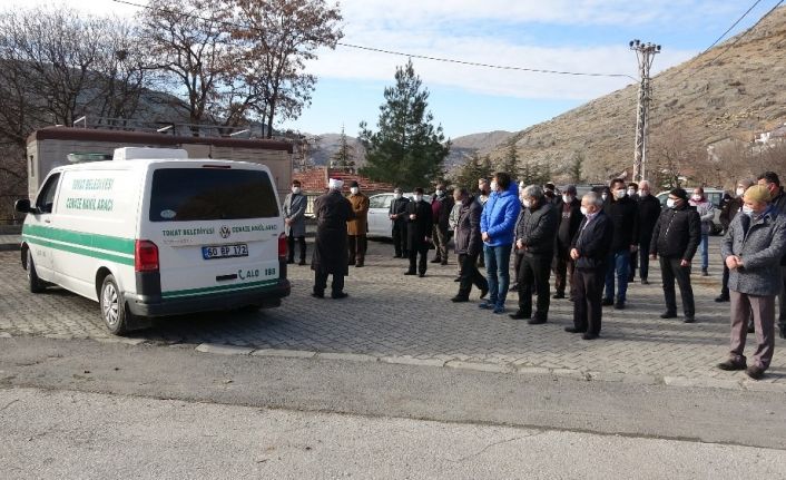 Yaşlı çift 15 gün ara ile korona virüse yenik düştü