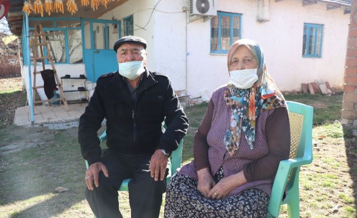 Yaşlı çiftin kefen parasını bıçak zoruyla gasp etti, adliyeden elini kolunu sallayarak çıktı