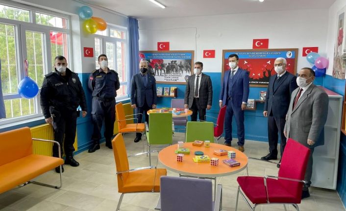 Yatağan’da ‘Polis Amca’ kütüphanesi açıldı