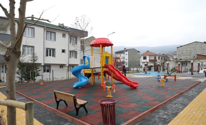 Yeniceköy Mahallesinde çocuk oyun alanı ve koruluk alan hizmete girdi