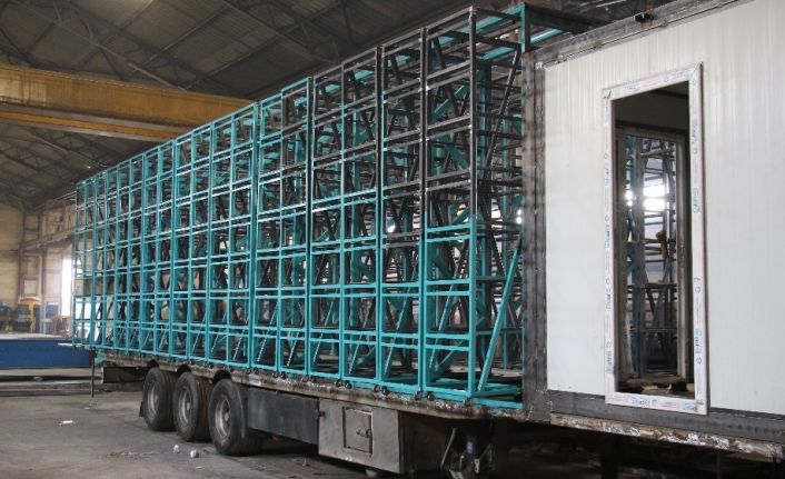 Yurt dışından geldi, Türkiye’nin en büyük ve teknolojik mobil arı tırını yaptı