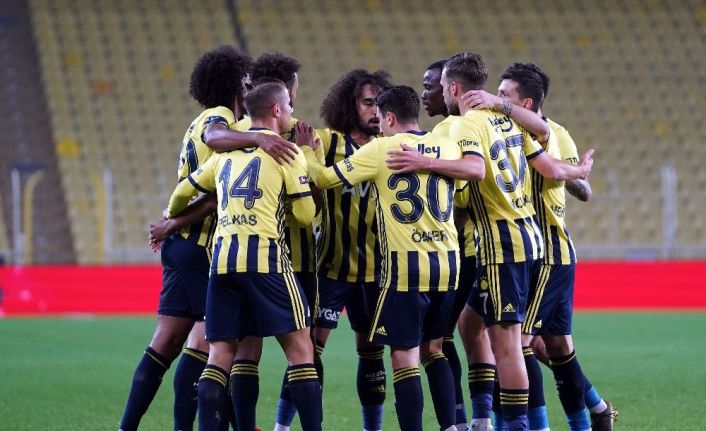 Ziraat Türkiye Kupası: Fenerbahçe: 1 - Karacabey Belediyespor: 0 (İlk yarı)