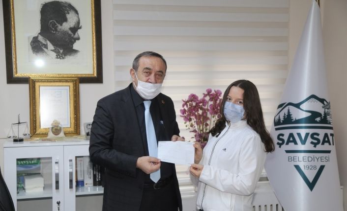 100 lira isabet eden Milli Piyango biletini sokak hayvanları için bağışladı