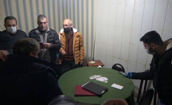 20 metrekarelik konteynerde korona virüsü ihlali yapan 14 kişiye 88 bin 200 lira ceza