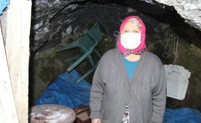 30 yıl 10 çocuğuyla mağarada yaşadı, şimdi o günleri tebessümle anıyor