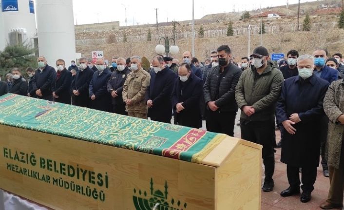 68 yaşında kalp krizine yenilen şair Dr. Ahmet Tevfik Ozan, son yolculuğuna uğurlandı