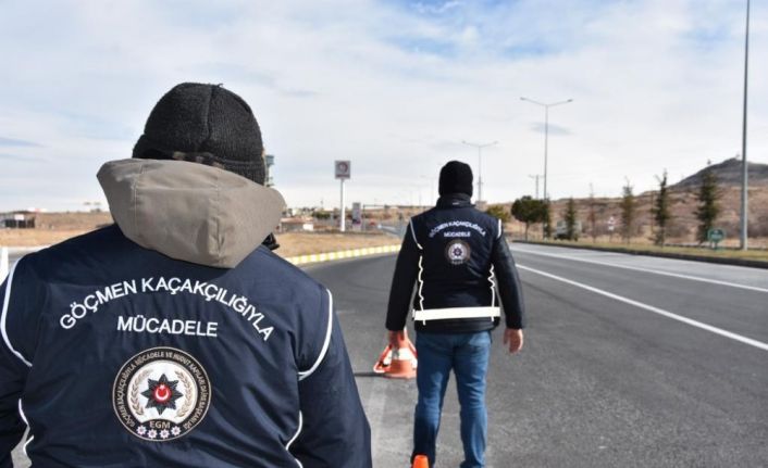 81 ildeki "Aranan Şahıslar ve Göçmen Kaçakçılığı Uygulaması"nda 2 bin 475 kişi yakalandı