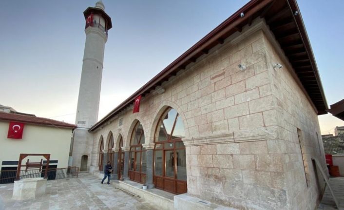 Afrin’deki Ömer Bin Hattab Camii ve Nebi Huri Türbesi restore edildi