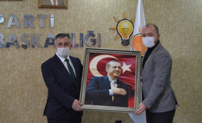 AK Parti Bilecik İl Başkanlığı atanan Serkan Yıldırım görevi teslim adlı