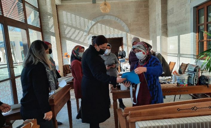 AK Parti İl Başkanı Ünsal, sağlıkçıların ardından kadın girişimcileri ziyaret etti