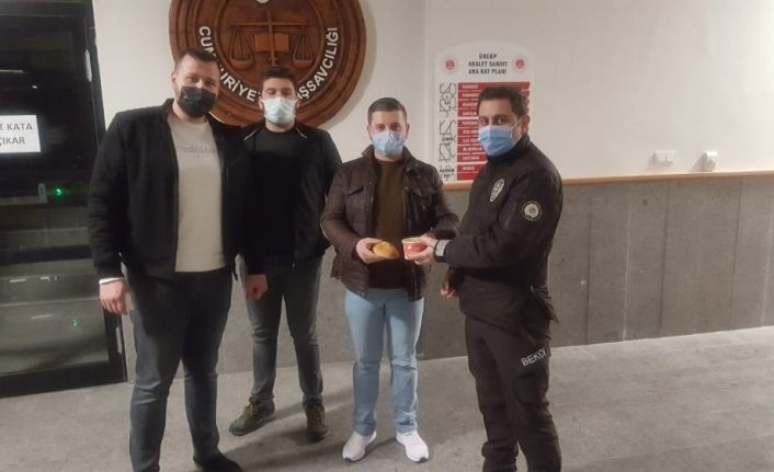 AK Parti Ürgüp Gençlik Kolları, güvenlik güçleri ve sağlık çalışanlarına çorba ikram etti