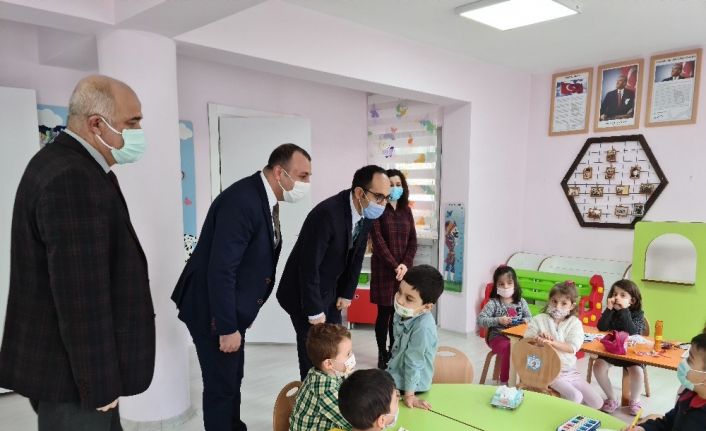 Alaplı’da yüz yüze eğitim gören anaokulu öğrencileri karne heyecanı yaşadı