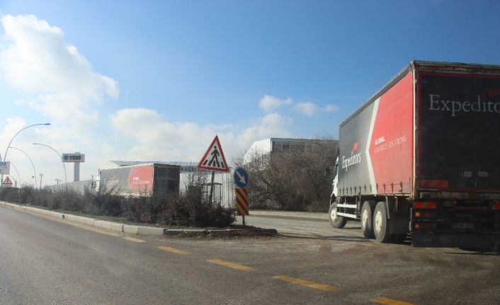 Ankara’ya getirilen ikinci parti aşılar aşı ve ilaç deposuna sevk edildi