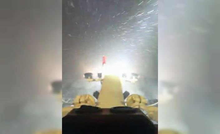 Ardahan’da kar yağışı ve tipi ulaşımı olumsuz etkiliyor