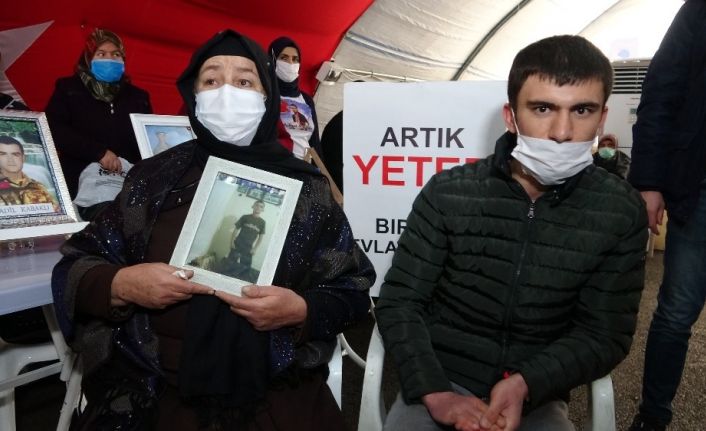 Askeri giyim malzemeleri satılan dükkanda çalışıyordu, teröristler tarafından kaçırıldı