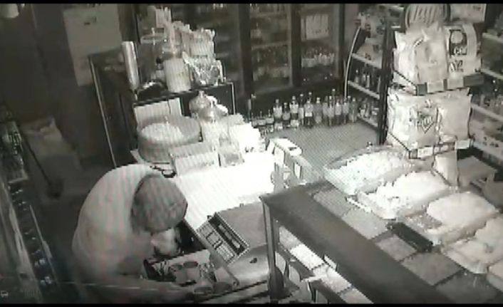 Aynı gece 2 iş yerine girerek 3 bin lira para ve toplamda 7 bin lira değerinde eşya çalan şüpheli yakalandı