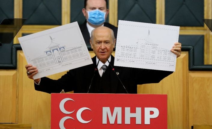Bahçeli: "Uydurma Gülnaz Şırınga haberini gerçek sanıp heyecanla anlatan saygıdeğer sözde gazeteciye diyeceğim şudur; nefret insan sağlığına zararlıdır, iman ve izan sahibi karşısındaki her kişiye iyi niyet ve hoşgörüyle nazar eder"