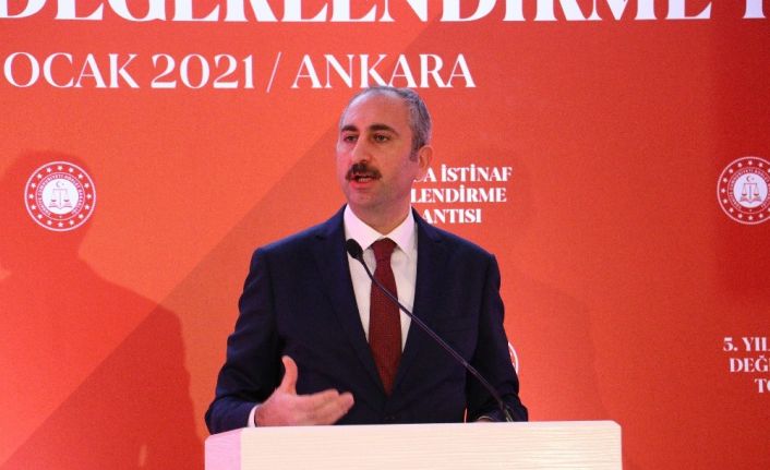 Bakan Gül: “Klavye başına geçip sosyal medyada bana tutuklama siparişi verenlere sesleniyorum, burada kanunlar işler”