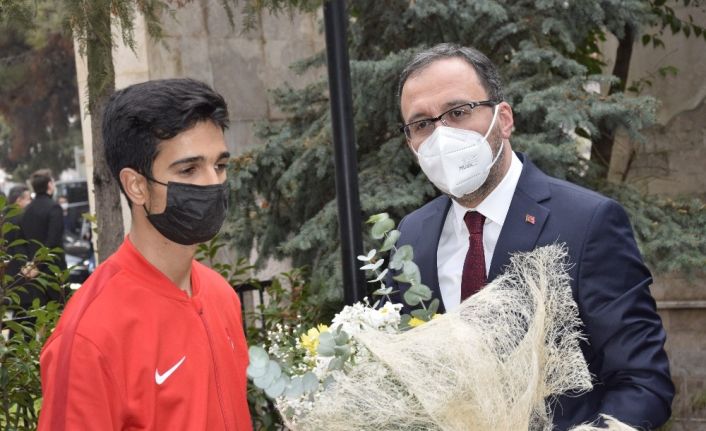Bakan Kasapoğlu: "Birileri fitne üretecek biz onlara rağmen hizmet vermeye devam edeceğiz"