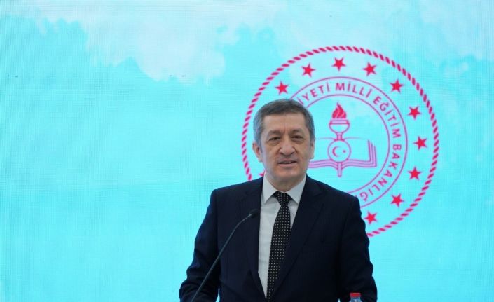 Bakan Selçuk ‘İlk Yardım Okulu Kahramanlar İş Başında’ kitabı tanıtımına katıldı